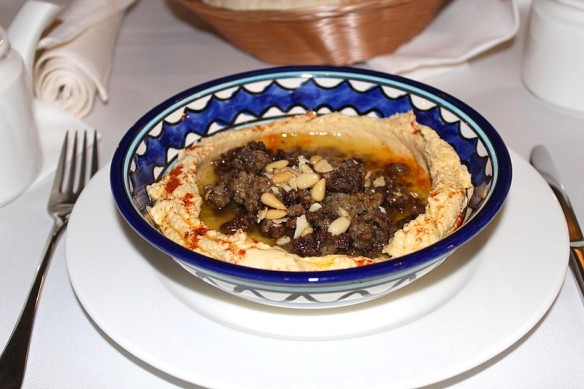 Hummus ze smażoną wołowiną